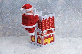 Фигура музыкальная Санта с домиком 30х20х12см 2024-8425